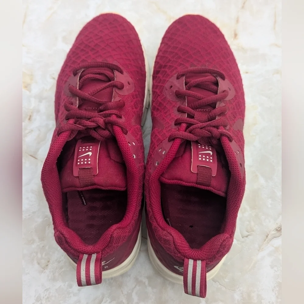 Nike Air Max Motion Red Shoes Woman's Size 7.5